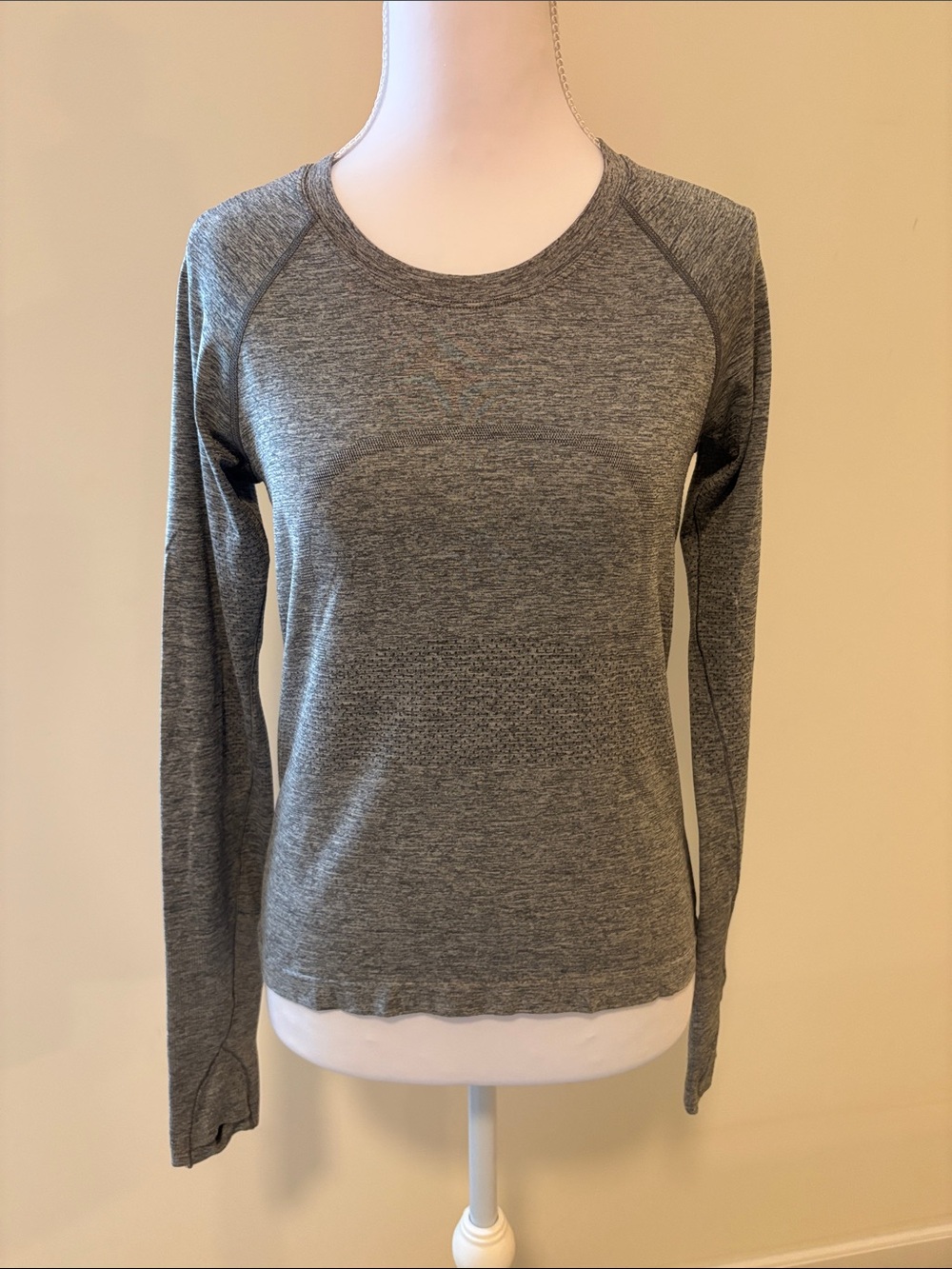 Lululemon Light Gray Long-Sleeve Women's Performance Top